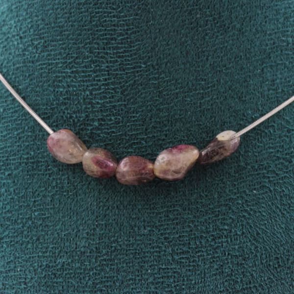 Halsband - ABIJOUX - Rubellite Turmalin - 5 pärlor - Rostfritt stål - Anpassningsbar längd