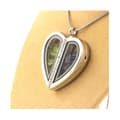 Miniatyrbild 2 av 3: Stenar och mineraler. Peridot + Raw Kyanite Halsband. Hjärta modell.