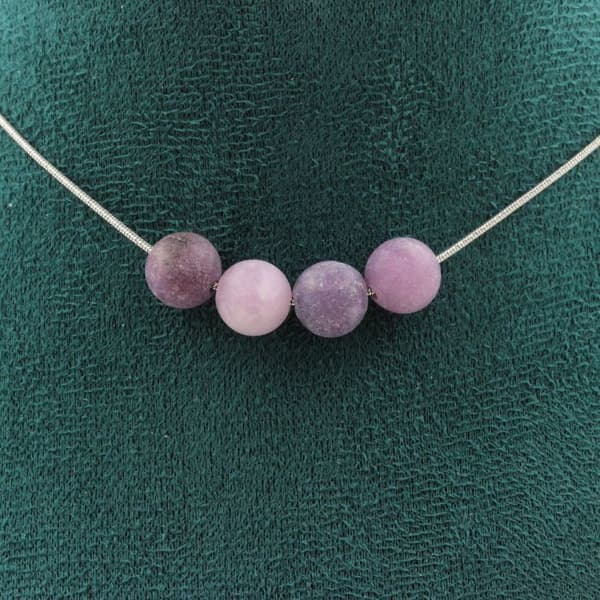 Halsband - ABIJOUX - Matt lila mica - 4 pärlor 8 mm - Rostfritt stål - 45 cm