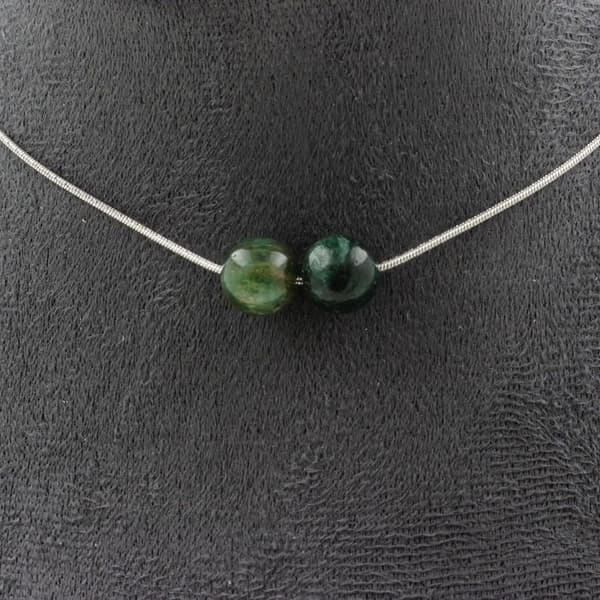 Halsband - ABIJOUX - Grön mica från Tanzania - 2 pärlor 8 mm - Rostfritt stål - 45 cm
