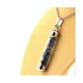 Miniatyrbild 2 av 3: Stenar och mineraler. Rå Kyanite halsband. Rektangelmodell.