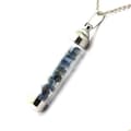 Miniatyrbild 1 av 3: Stenar och mineraler. Rå Kyanite halsband. Rektangelmodell.