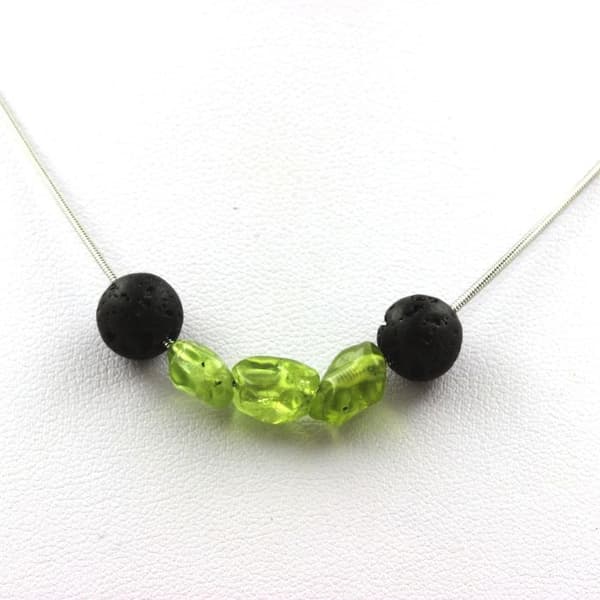 Kollier - ABIJOUX - Lava pärlor 8 mm - Peridot från Myanmar - Rostfritt Stål - Blandet