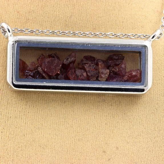 Halsband - ABIJOUX - Röd granat i rå form - Rostfritt stål - Mix - 18x50mm