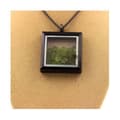 Miniatyrbild 3 av 3: Collier - ABIJOUX - Fyrkantig modell - Rostfritt stål - Rå peridot - Svart