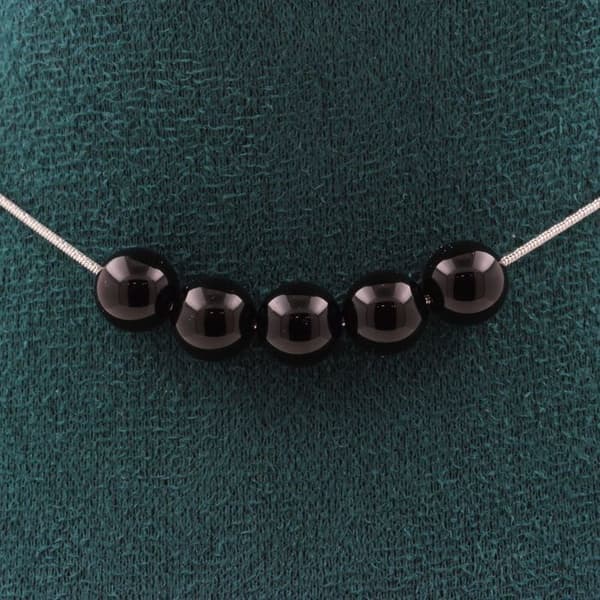 Svart Agat halsband 8 mm - ABIJOUX - Rostfri kedja - 5 pärlor - Blandat