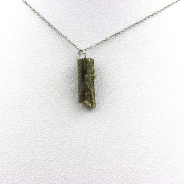 Halsband - ABIJOUX - Rå epidot - 8.38 ct - Rostfritt stål - Blandat barn/vuxen