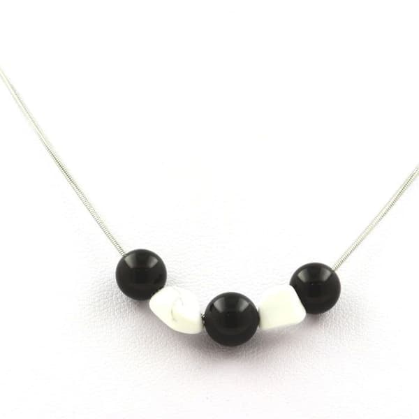 Collier - Ett smycke - Svart agat 8 mm - Howlite från USA - Rostfritt stål - Valfri längd