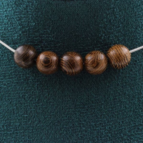 Halsband - ABIJOUX - 5 pärlor i trä 8 mm - Kjedja i rostfritt stål - Anpassningsbar storlek - Unisex
