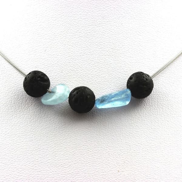 Stenar och mineraler. 8 mm Lava pärlhalsband + brasiliansk akvamarin kedja i rostfritt stål.
