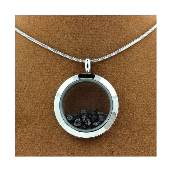 Stenar och mineraler. Rå svart diamanthalsband. Medaljong modell 30 mm. Silverfärg.