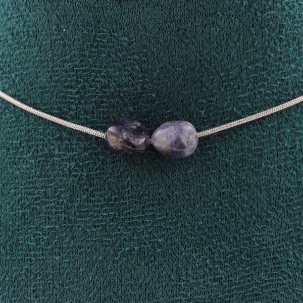 Stenar och mineraler. 2 Cordierite Iolite pärlhalsband från Madagaskar. Stålkedja Halsband för kvinnor, män. Anpassningsbar storlek