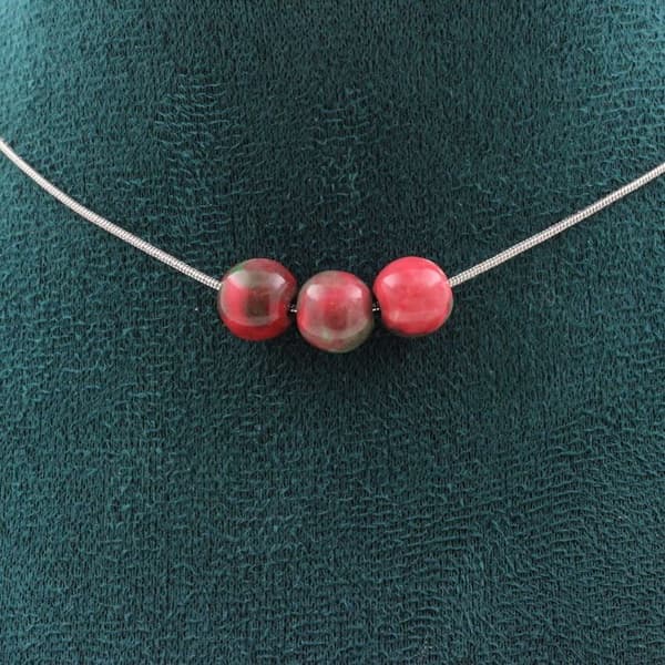 Halsband - ABIJOUX - Grön röd jaspis - 3 pärlor - Rostfritt stål - Längd 45 cm