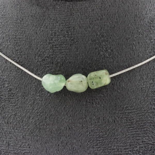 Stenar och mineraler. 3 gröna Kyanite pärlhalsband från Brasilien. Rostfri kedja Halsband för kvinnor, män. Anpassad storlek