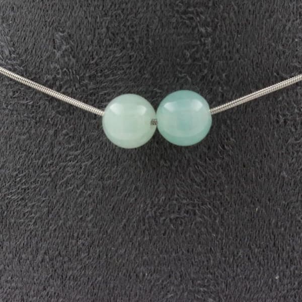 Stenar och mineraler. Halsband med 2 angelitpärlor 8 mm. Rostfri kedja Halsband för kvinnor, män. Anpassningsbar storlek.