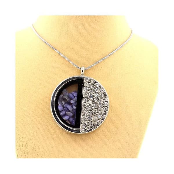 Stenar och mineraler. Rå tanzanit halsband. Halvcirkelmönster.