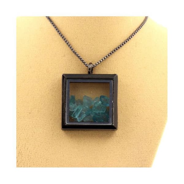 Stenar och mineraler. Raw Paraiba Apatit Halsband. Fyrkantig modell. Svart färg.