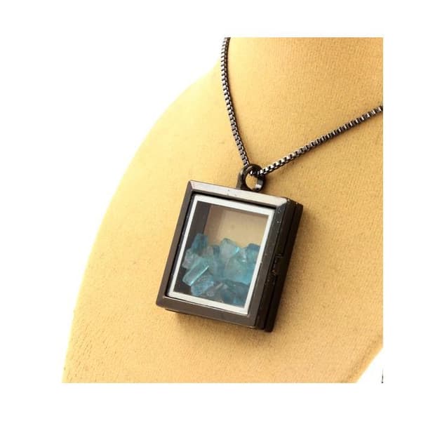Stenar och mineraler. Raw Paraiba Apatit Halsband. Fyrkantig modell. Svart färg.