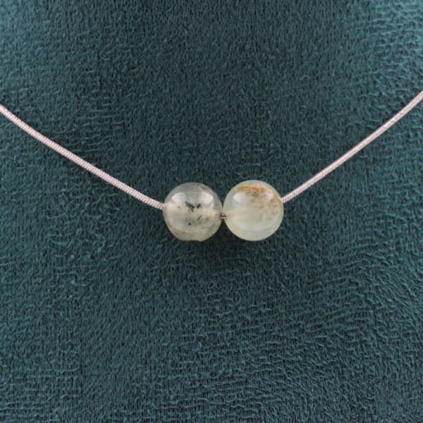 Halsband - ABIJOUX - Prehnit från Afrika - 2 pärlor 8 mm - Rostfritt stål - Anpassningsbar längd