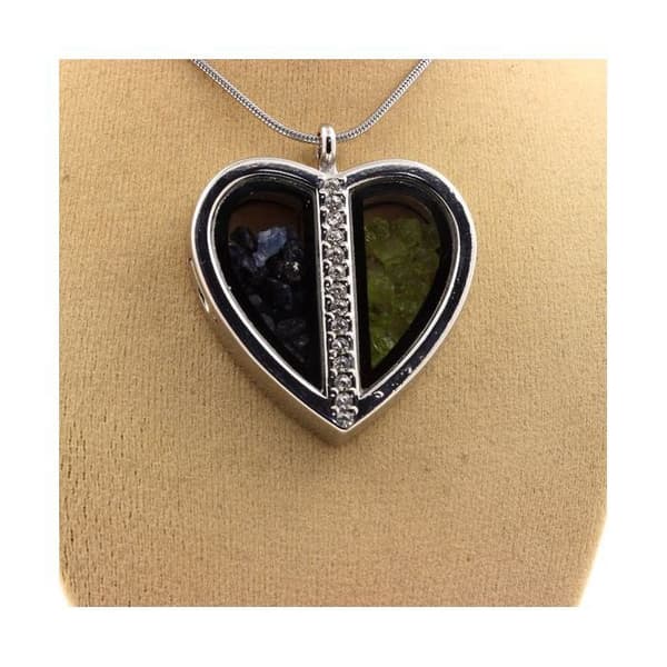 Stenar och mineraler. Safir + Raw Peridot Halsband. Hjärta modell.