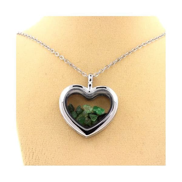 Stenar och mineraler. Rå Tsavorite Granat Halsband. Hjärta modell.