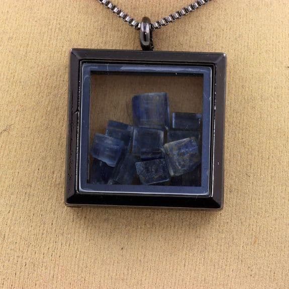 Collier - ABIJOUX - Modell fyrkantig - Kyanitkristall - Rostfritt stål - Unisex barn
