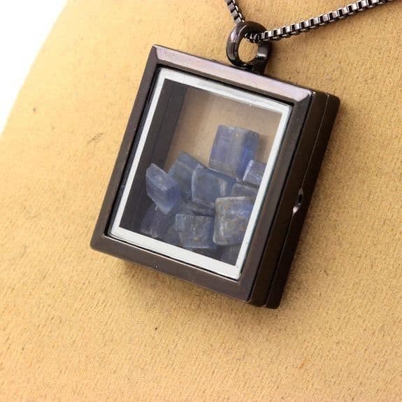 Collier - ABIJOUX - Modell fyrkantig - Kyanitkristall - Rostfritt stål - Unisex barn