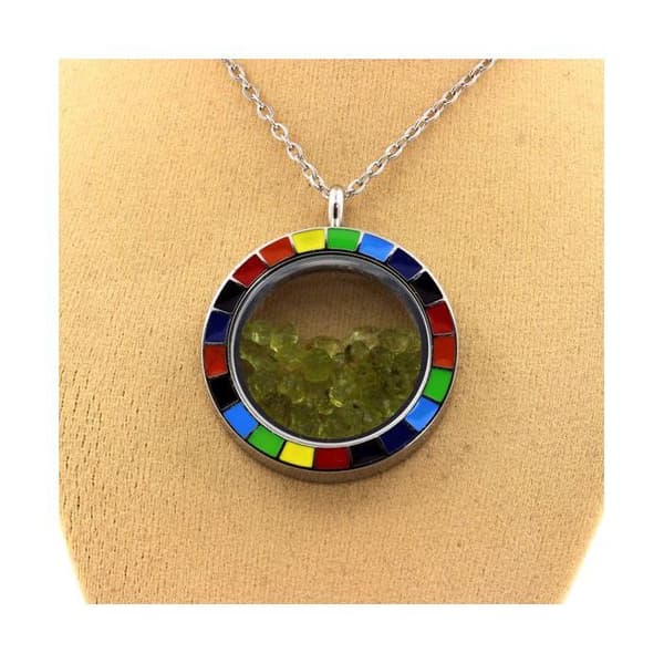 Stenar och mineraler. Rå Peridot halsband. Regnbågsmodell.
