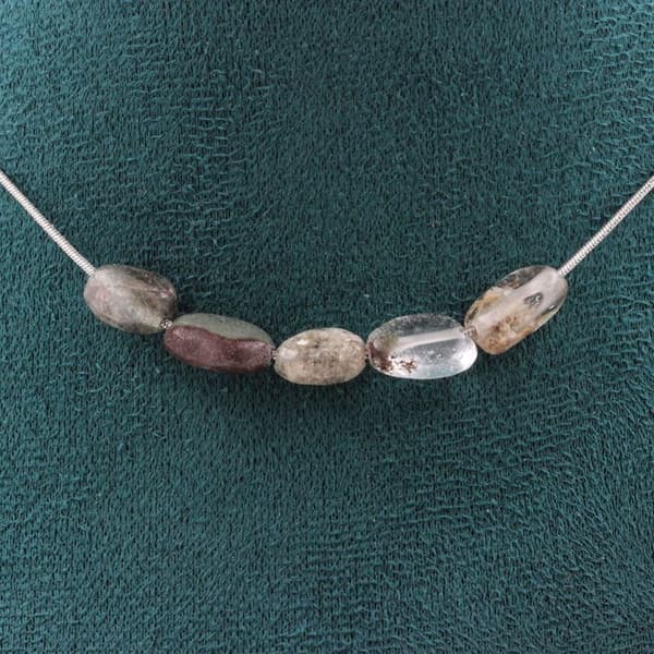 Halsband - ABIJOUX - 5 pärlor Grön spökkvarts - Rostfritt stål - Anpassningsbar längd - Unisex