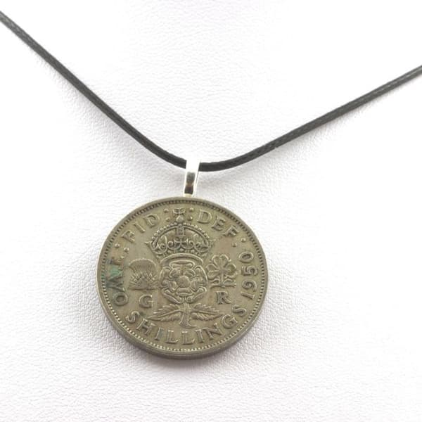 Halsband - Stenar och Mineraler - 2 shilling George VI - Svart läderrem - Silver - Blandat