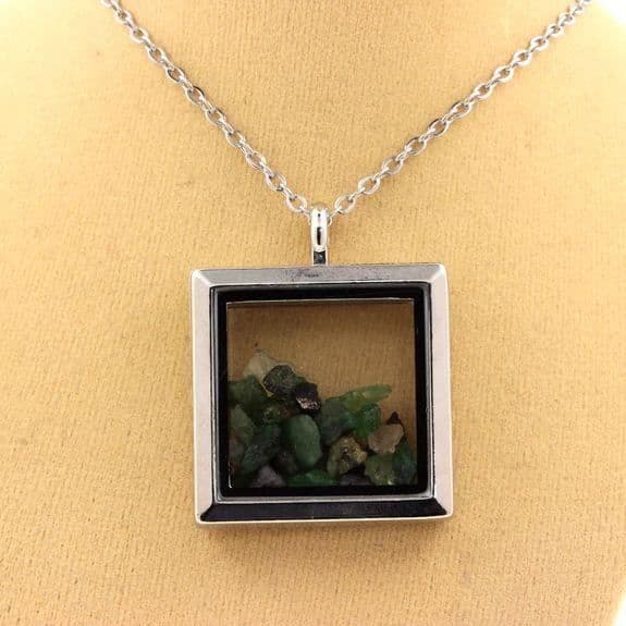 Collier - ABIJOUX - Grenat Tsavorite brut - Rostfritt stål - Fyrkantig modell - Mixte