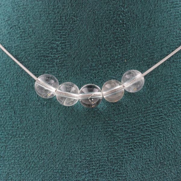 Halsband - A Bijoux - 5 kvartspärlor 8 mm - Rostfritt stål - Anpassningsbar storlek - Unisex