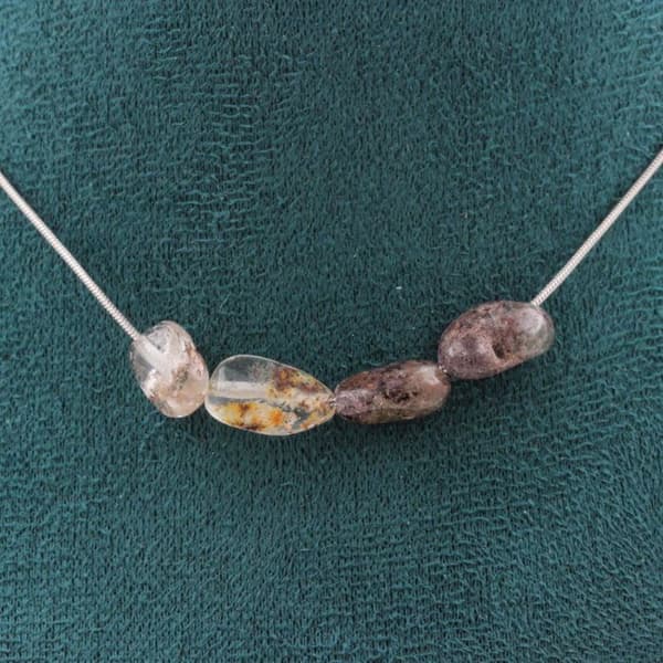 Halsband - A Bijoux - Grönt spökv Quartz - 4 pärlor - Rostfritt stål - Anpassningsbar längd