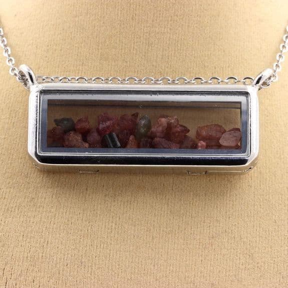Collier - Stenar och Mineraler - Multikolor Turmalin - Rostfritt Stål - Dimensioner 18x50mm - Både för herrar och damer