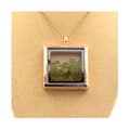 Miniatyrbild 3 av 3: Stenar och mineraler. Rå Peridot halsband. Fyrkantig modell. Färg roséguld.