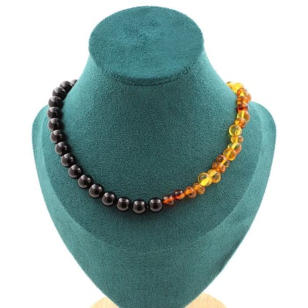Stenar och mineraler. Äkta Östersjöbärnsten + Black Agate 8 mm pärlhalsband. Halsband för kvinnor och män. Personlig storlek