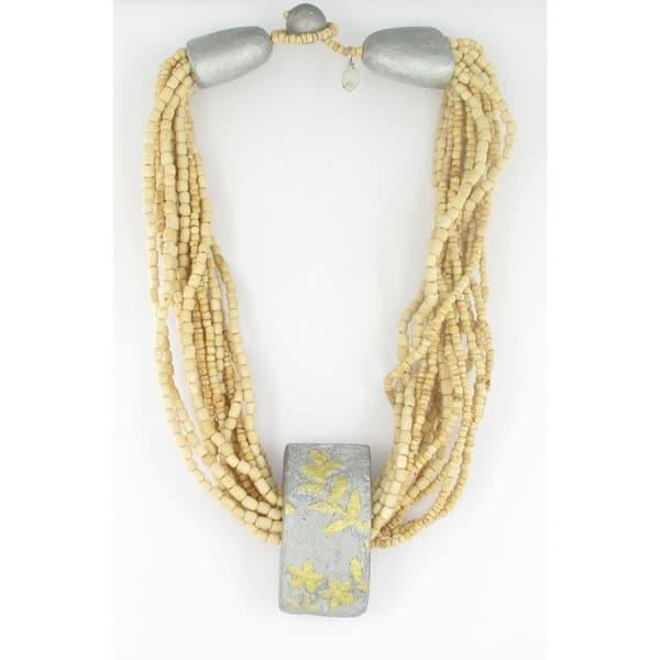 Etnisk och gyllene halsband