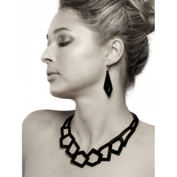 Collier - APARA - Pentagone - Svart - Justerbar längd - Hypoallergeniskt mineral-silikon