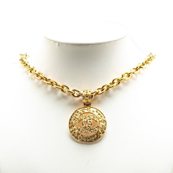 Pre-owned Chanel Gold Plated CC Round Pendant Necklace Gold