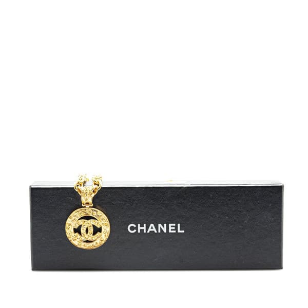 Pre-owned Chanel Gold Plated CC Round Pendant Necklace Gold