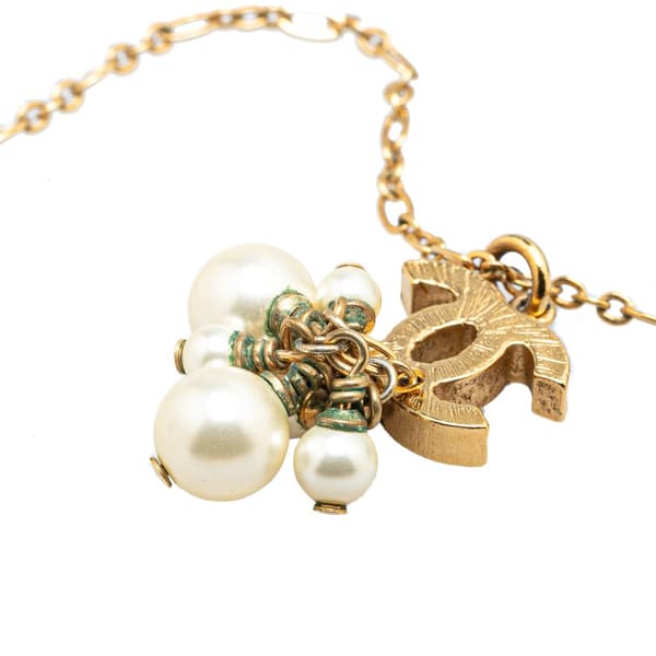 Pre-owned Chanel Gold Plated CC Faux Pearl Pendant Necklace Gold
