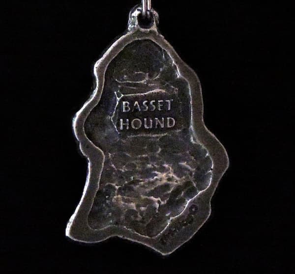 Basset Hound II - kaulakoru koiralla, hopeoitu riipus koirafanille, ainutlaatuiset Art-Dog korut