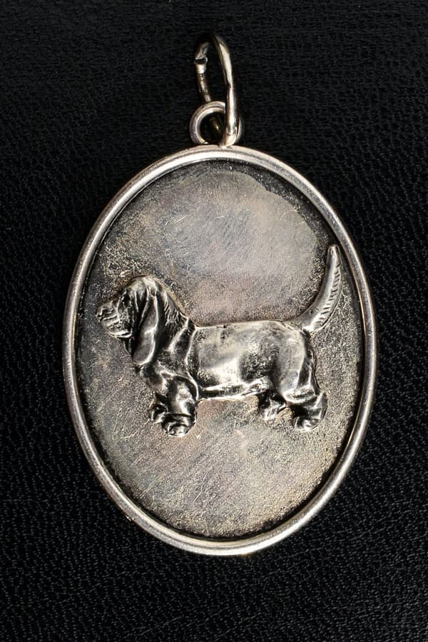 Basset Hound I - halsband med en hund, hänge för en hundmamma, unika smycken av Art-Dog