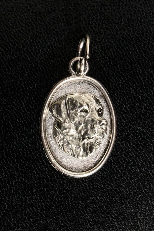 Labradorinnoutaja - kaulakoru koiran kanssa, riipus koiran äidille, ainutlaatuiset Art-Dog korut