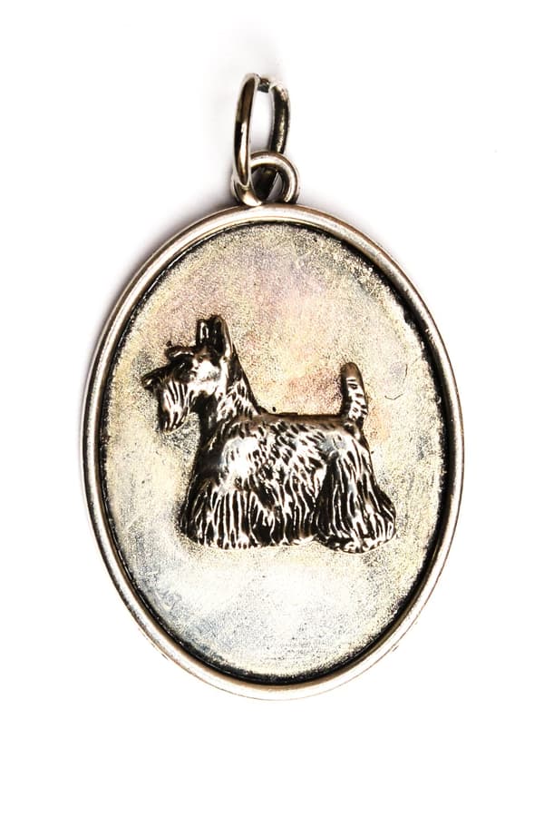 Skotlanninterrieri, aberdeenterrieri - kaulakoru koiran kanssa, riipus koiran emolle, ainutlaatuiset Art-Dog-korut