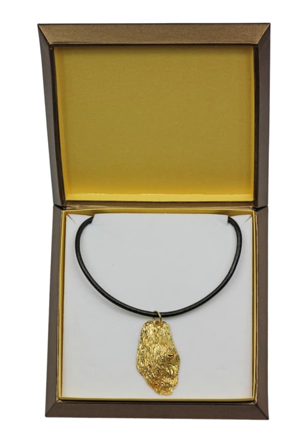 French Shepherd Briard, Berger de Brie I - halsband med en hund i presentask, guldpläterat hänge för en hundfantast, iögonfallande Art-Dog-smycken
