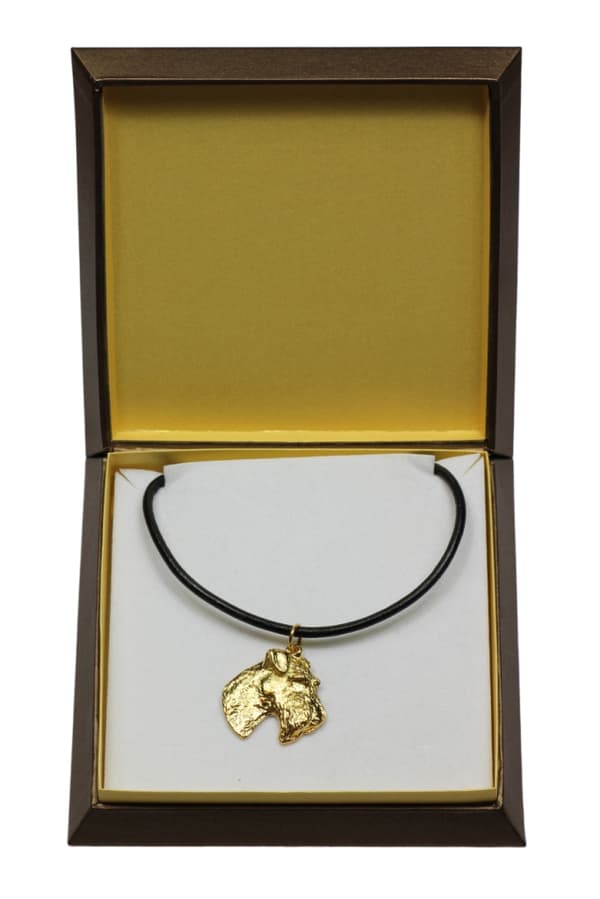 Trådhårig foxterrier - halsband med en hund i presentförpackning, guldpläterat hänge för en hundfantast, iögonfallande Art-Dog-smycken
