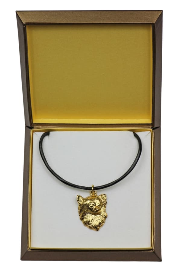 Långhårig Chihuahua - halsband med en hund i presentask, guldpläterat hänge för en hundfantast, iögonfallande Art-Dog-smycken