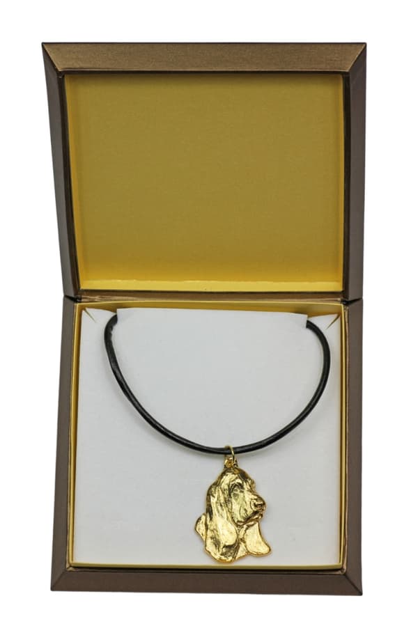 Basset Hound II - halsband med en hund i presentask, guldpläterat hänge för en hundfantast, iögonfallande Art-Dog-smycken