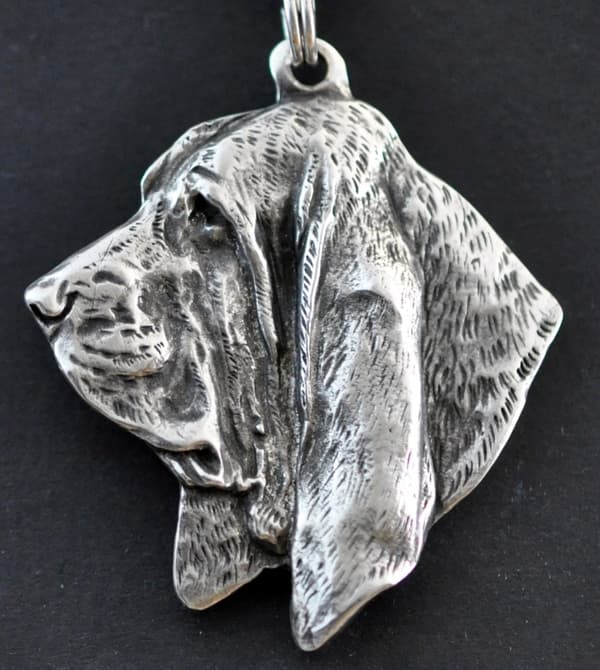 Basset Hound I - ett halsband med en hund i en presentask, en silverpläterad medaljong för en hundfantast, ett iögonfallande hänge från Art-Dog